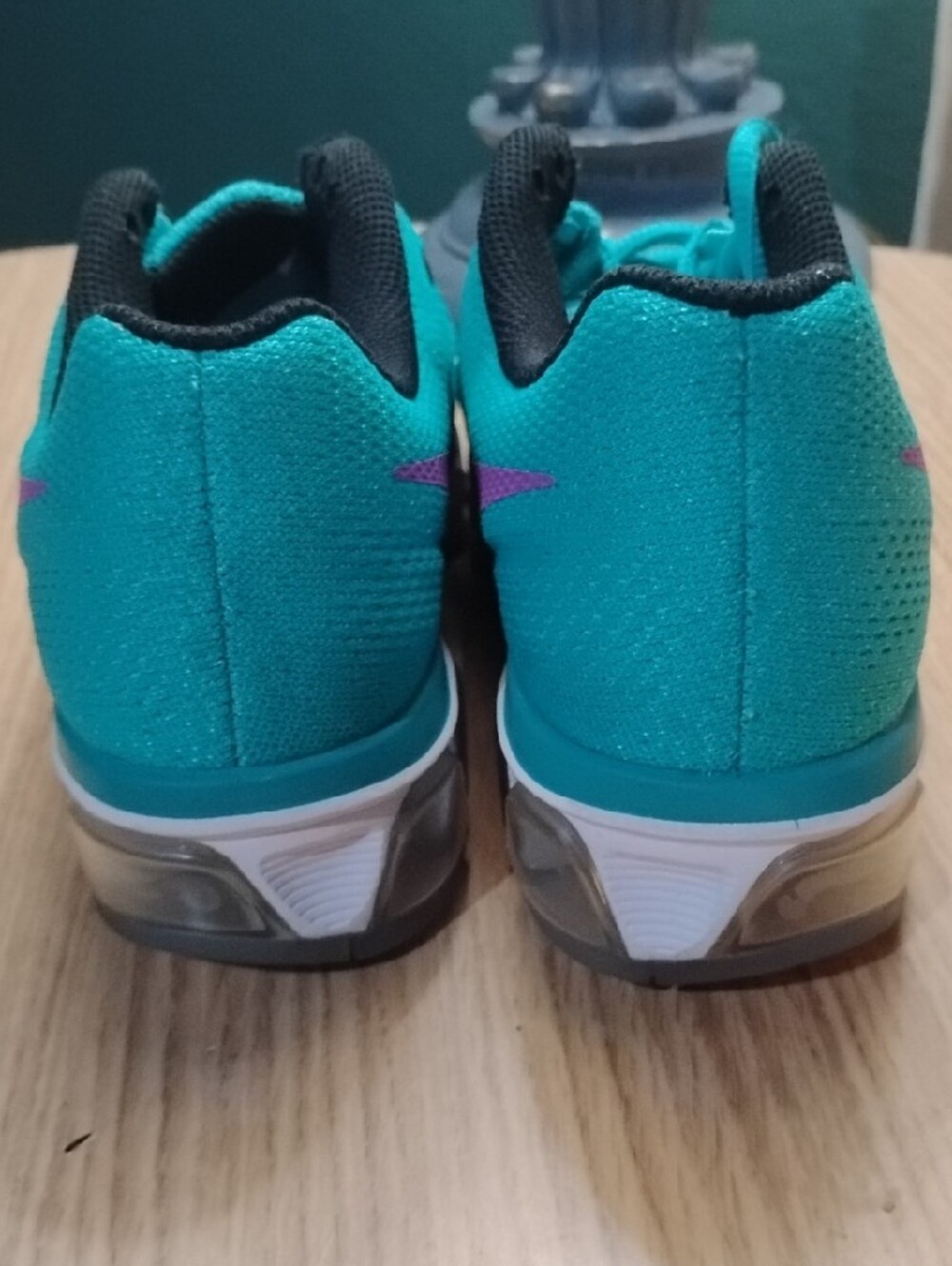Nike Tailwind 8 Women's Running Shoes - Teal with Pink Logo - Picture 6 of 8